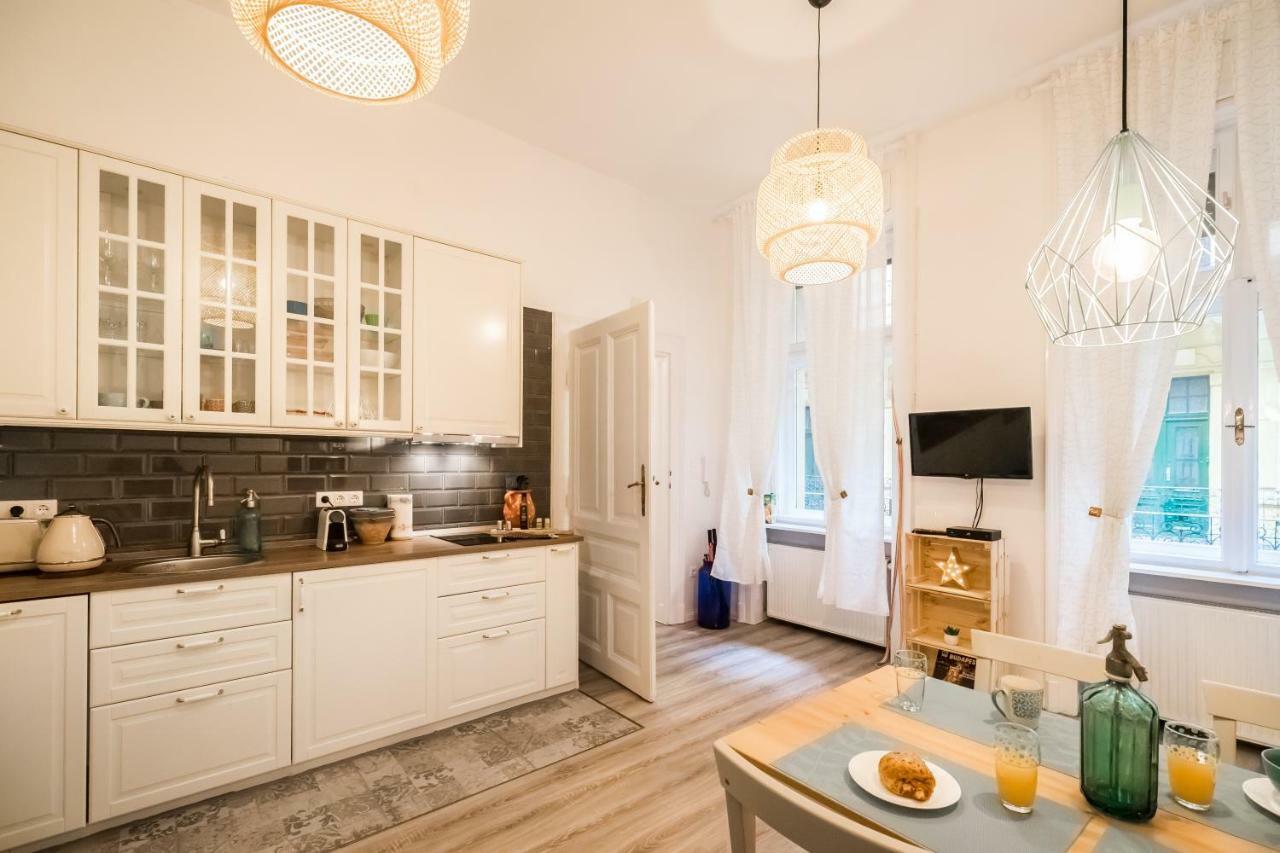 St Stephen Boulevard Apartment Next To Danube Budapeste Exterior foto